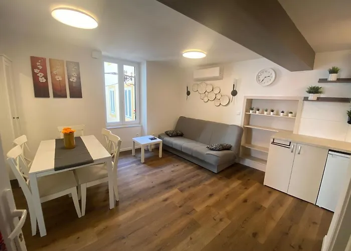 Jolly -Center Bright Apartment At Tartini Square